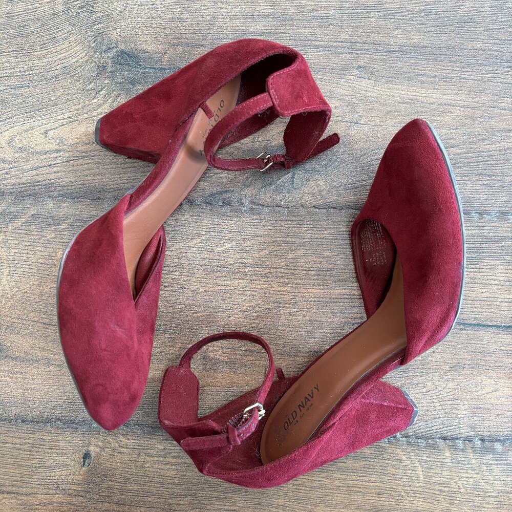 Old Navy d'Orsay Style Pumps